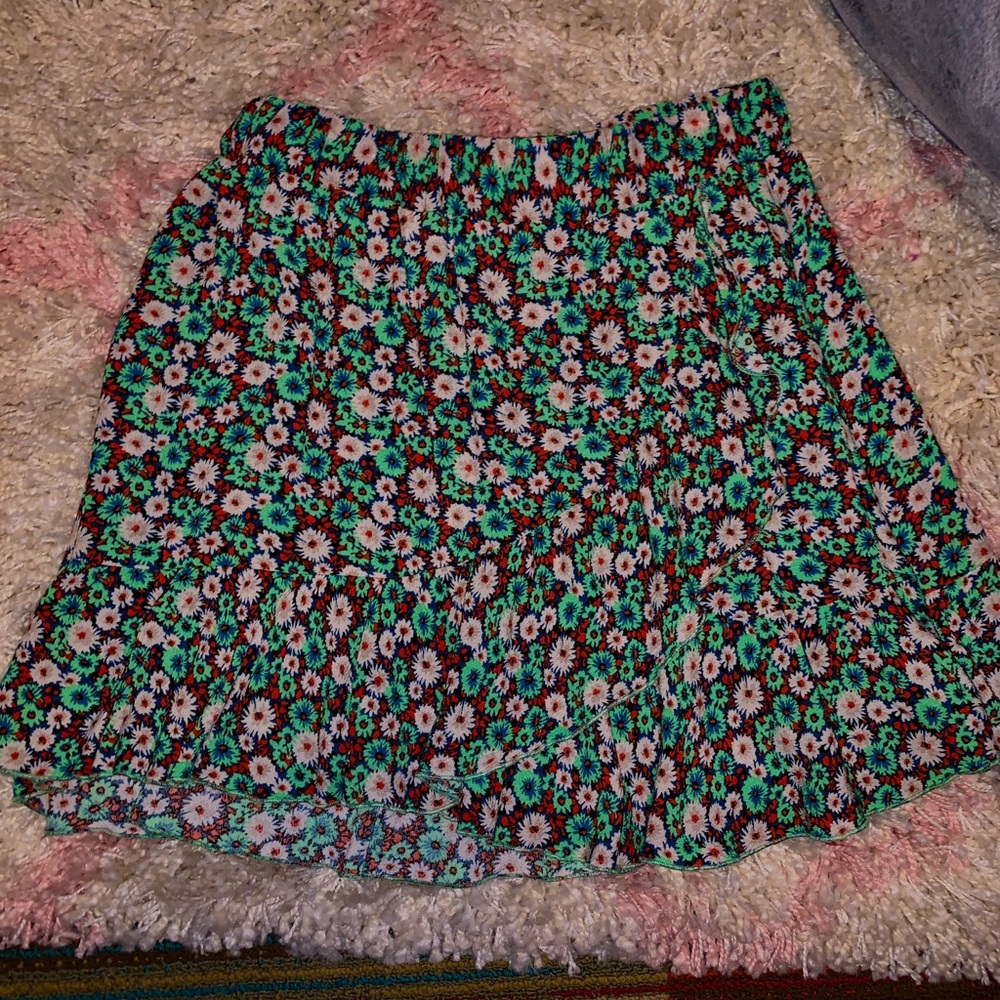 Multicolored flower ruffle ended skirt
